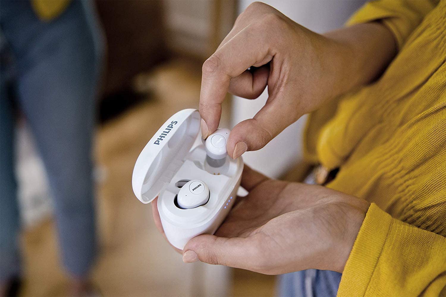 Philips SHB2515WT/10 True Wireless Headphones In-Ear, Headphones Bluetooth Wireless (Built-in Microphone, 110 hours Play Time, Long Battery Life, Noise Cancellation, 3 Ear Cap Types) - White