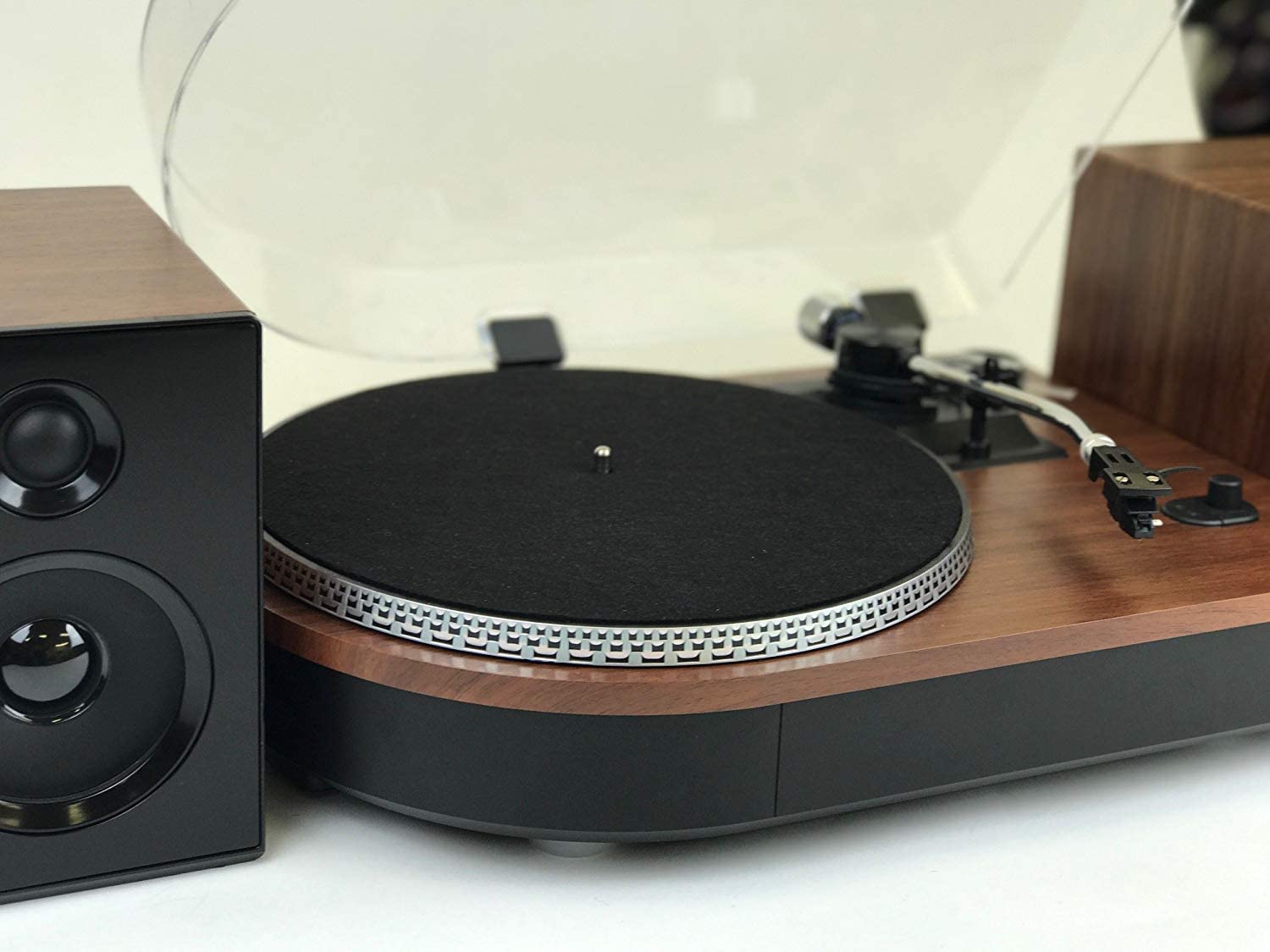 Camden Turntable With Speakers [Tech & Turntables]